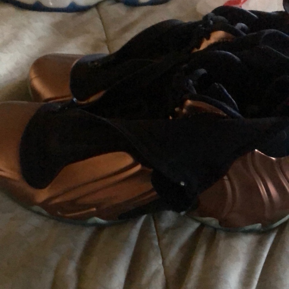 Gold nike Flightposite